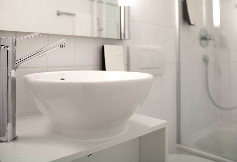 Quarto Estandar Individual, Deutsches Theater