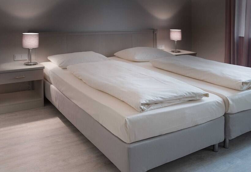 Quarto Estandar, Deutsches Theater