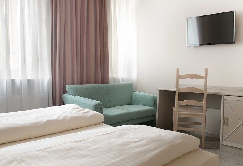 Quarto Estandar, Deutsches Theater