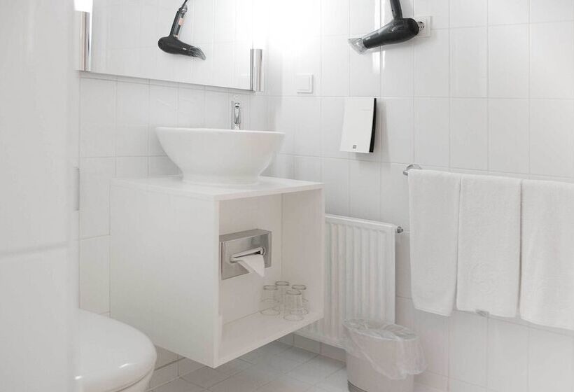 Suíte Júnior, Deutsches Theater