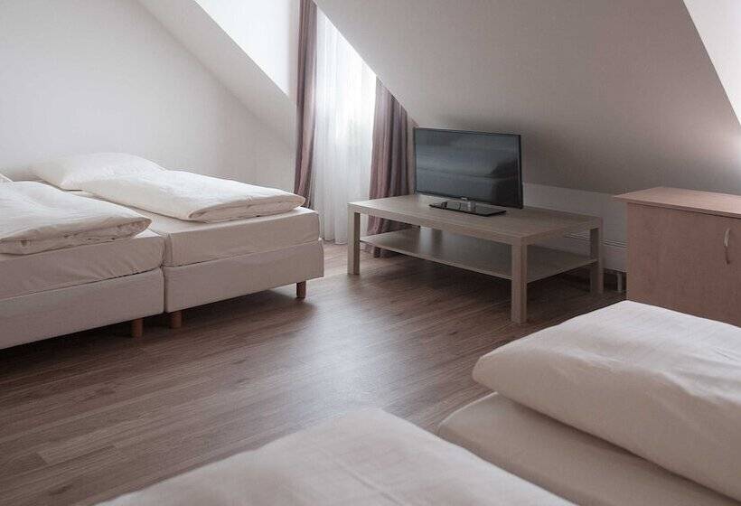 Suíte Júnior, Deutsches Theater