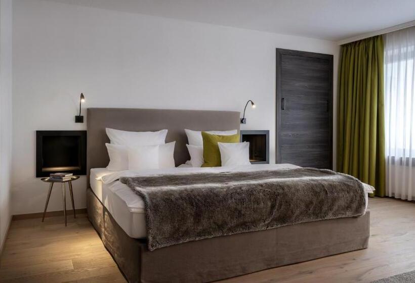 Comfort room with balcony, Franks