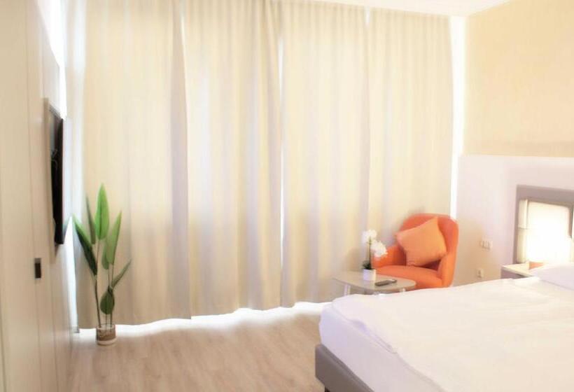 豪华房间, Isar City