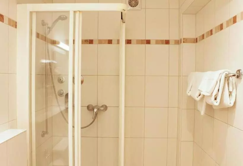 Habitació Triple Estàndard, Isar City