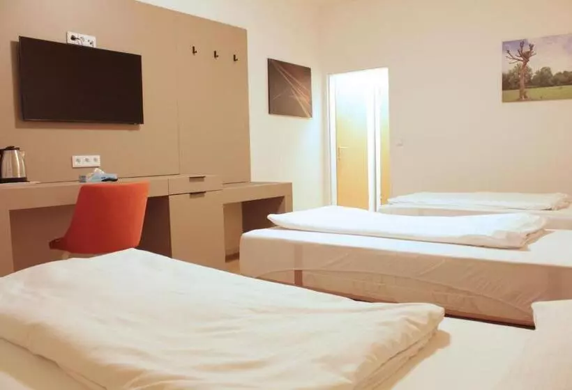 Habitació Triple Estàndard, Isar City