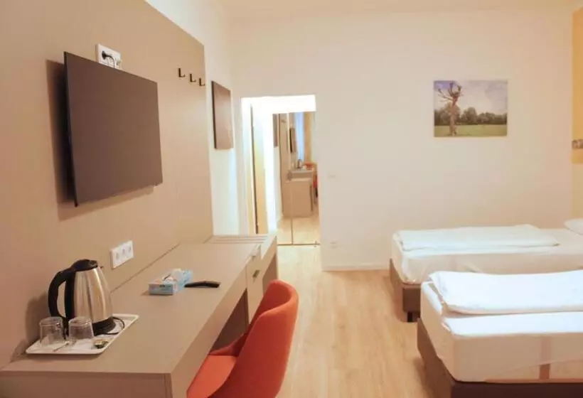 Habitació Triple Estàndard, Isar City