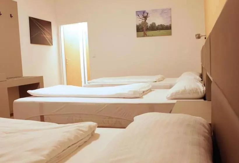 Habitació Triple Estàndard, Isar City