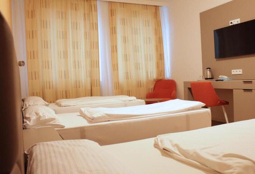 标准三人间, Isar City