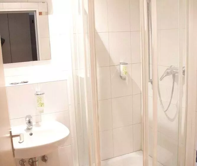 Habitació Economy, Isar City