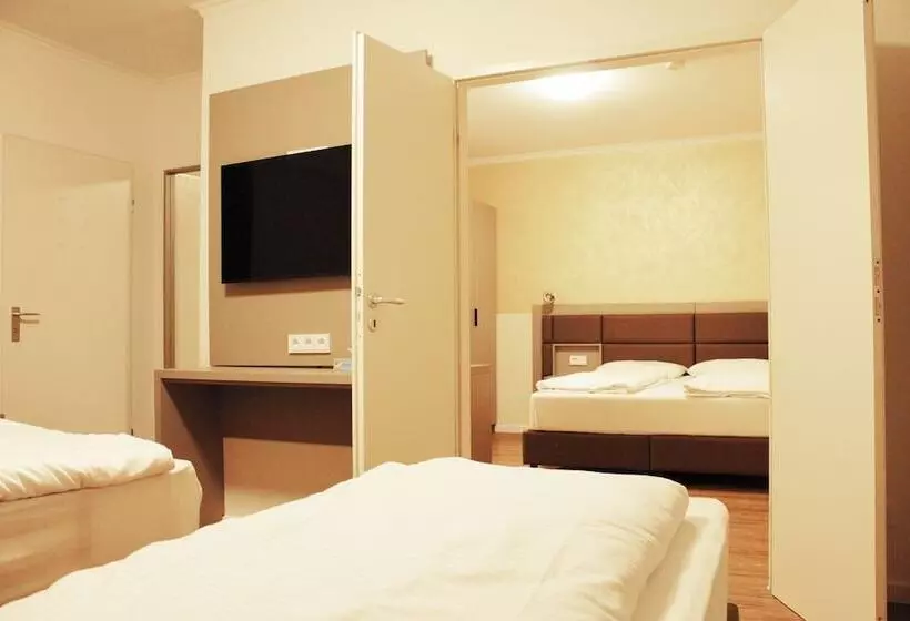 Family Room, Isar City