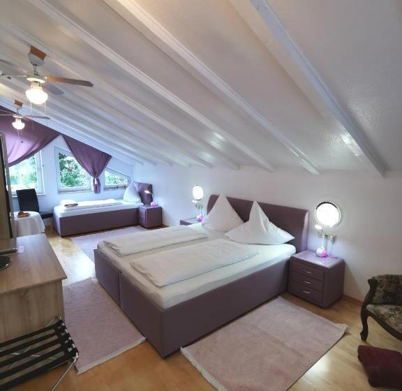 バルコニー付きスタンダードトリプルルーム, Pension Mozart