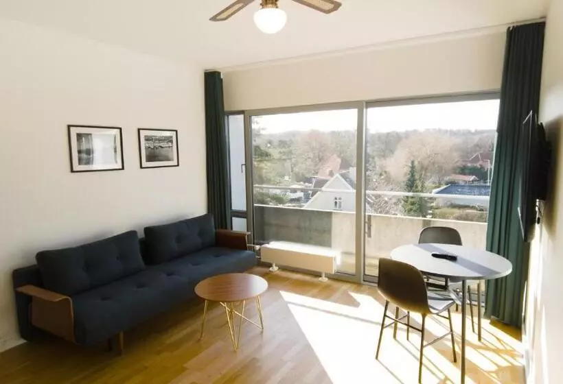 Family Room, Marina