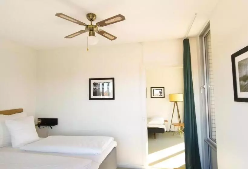 Family Room, Marina