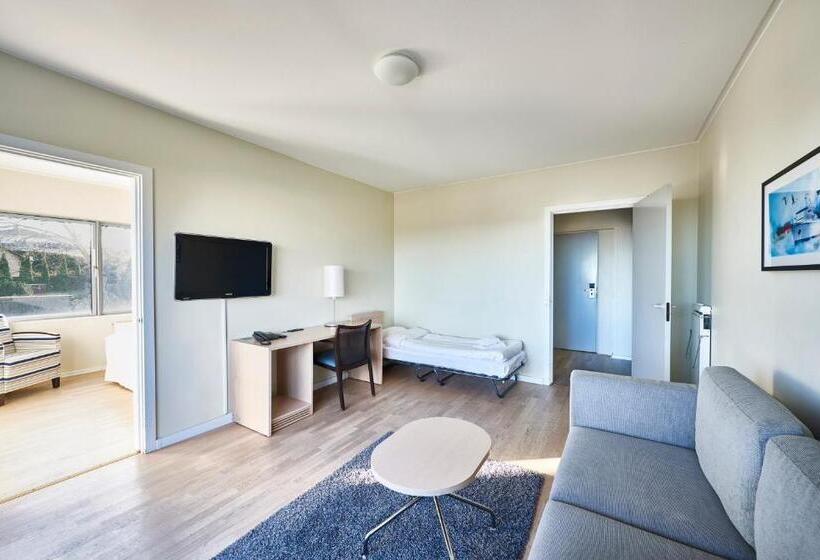 Семейный Номер, Marina