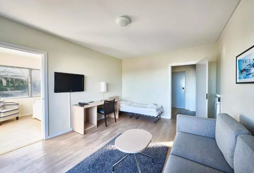 Family Room, Marina