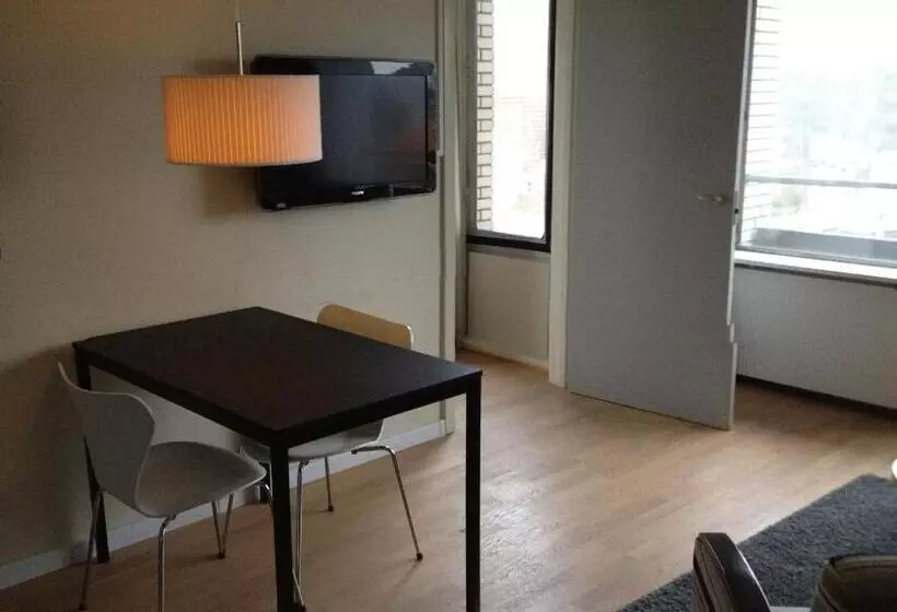 Family Room, Marina