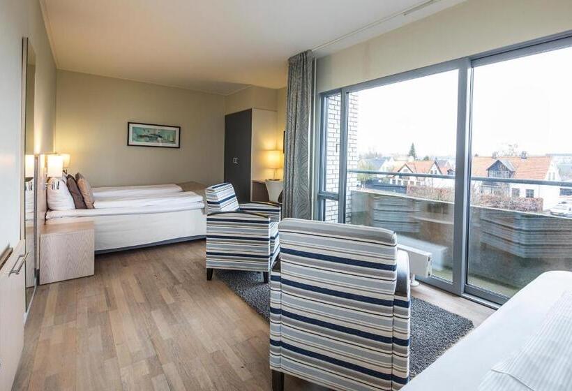 Семейный Номер, Marina