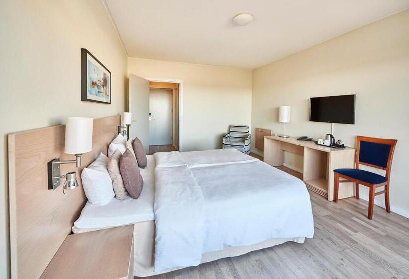 Номер Стандарт Вид на Море, Marina