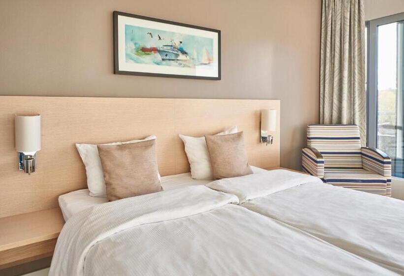 Номер Стандарт Вид на Море, Marina