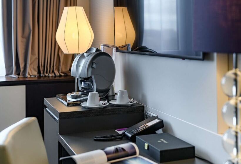 جناح جونيور, Mercure Hotel Potsdam City