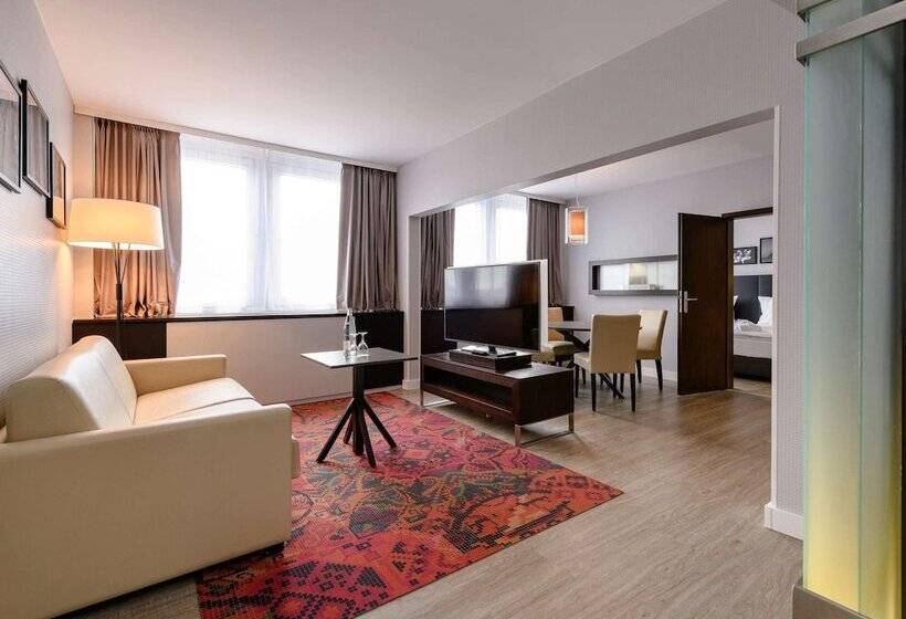 جناح جونيور, Mercure Hotel Potsdam City