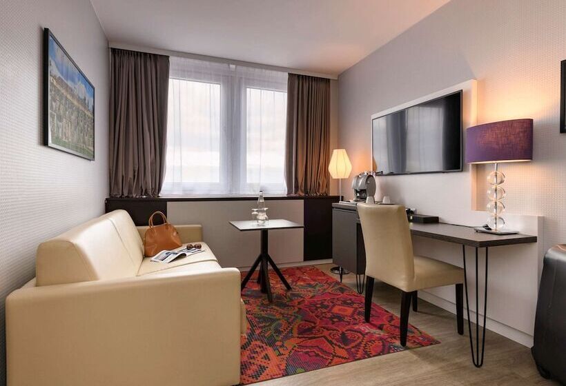 جناح جونيور, Mercure Hotel Potsdam City