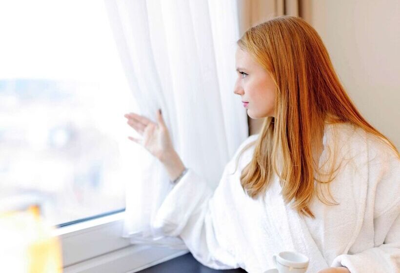 جناح جونيور, Mercure Hotel Potsdam City