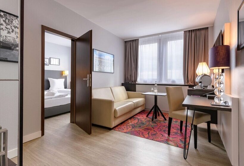 جناح جونيور, Mercure Hotel Potsdam City