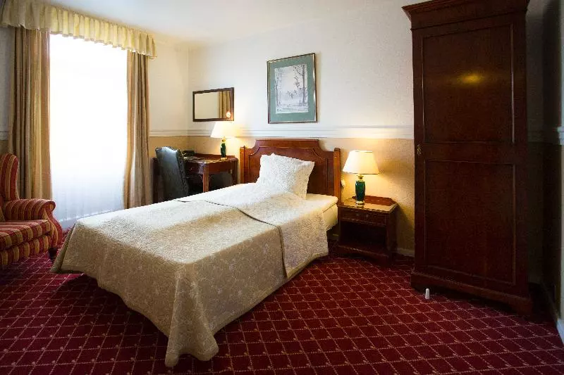 اتاق استاندارد یک نفره, Milling Hotel Plaza