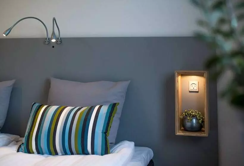 Chambre Standard Individuelle, Refborg