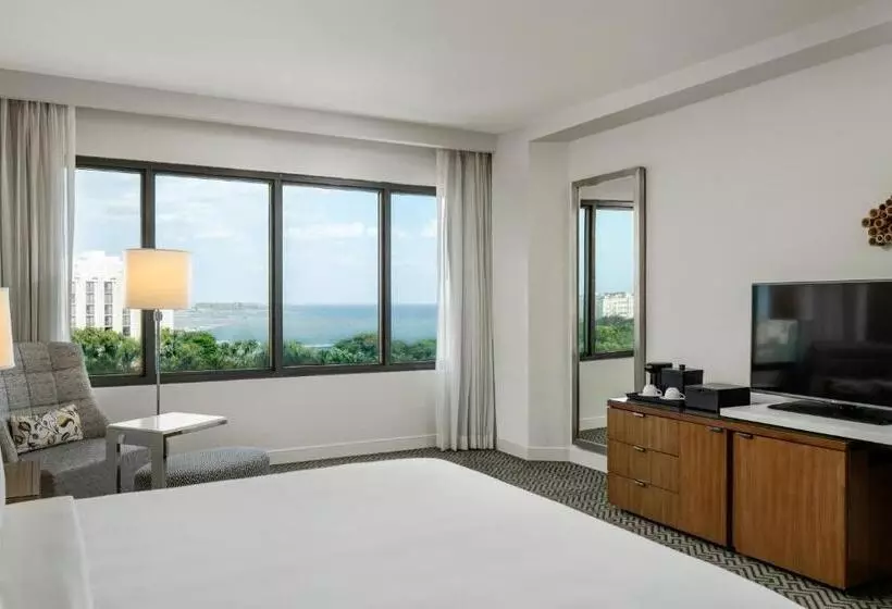 Club Room King Bed, Renaissance Santo Domingo Jaragua Hotel & Casino