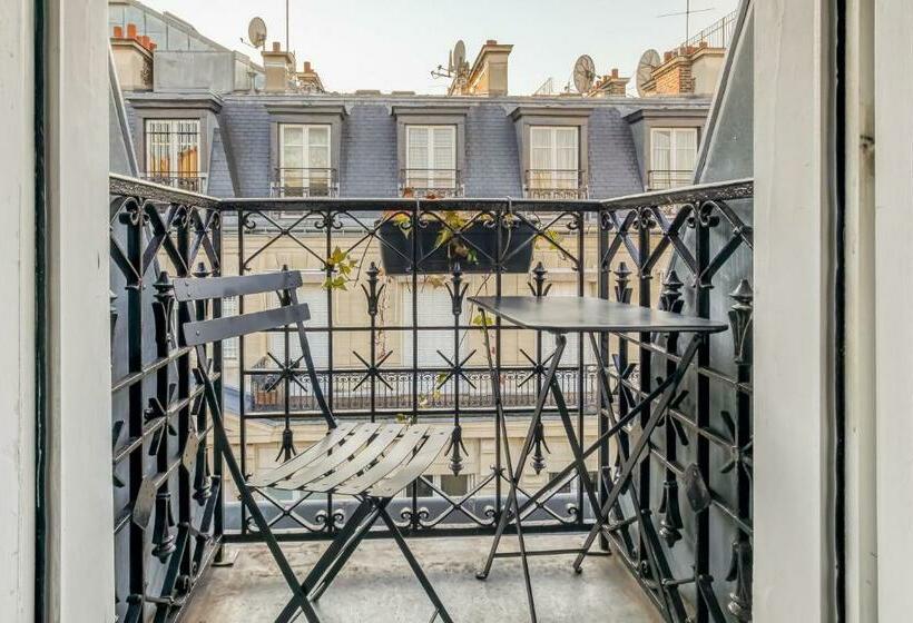 バルコニー付きスーペリアルーム, Chalgrin Boutique