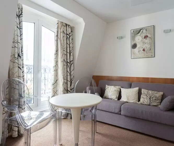 Junior Suite, Alison