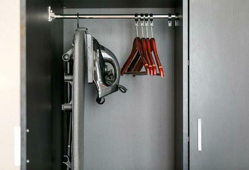 Полулюкс, Best Western Plus Hôtel Massena Nice