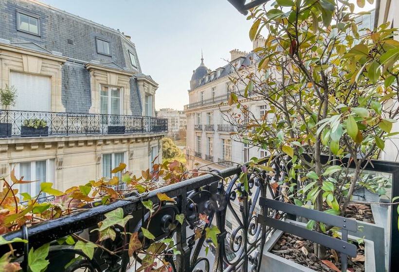 バルコニー付きスーペリアルーム, Chalgrin Boutique