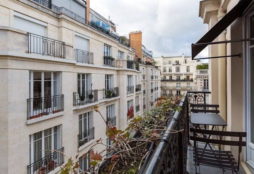 バルコニー付きスーペリアルーム, Chalgrin Boutique