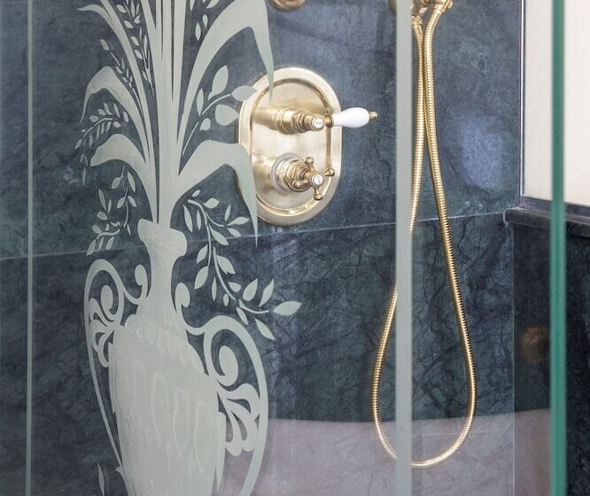 デラックスルーム, D'angleterre