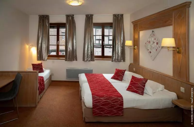 Standard Triple Room, Logis Hôtel De La Cloche