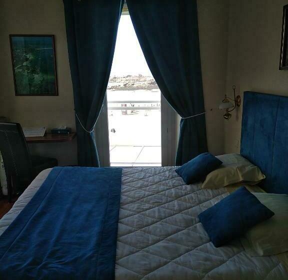 غرفة قياسية مطلّة علي البحر, De La Mer