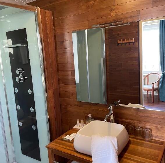 غرفة عائلية, De La Mer