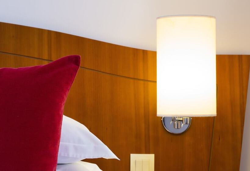 コンフォートルーム, Europe Hotel Paris Eiffel