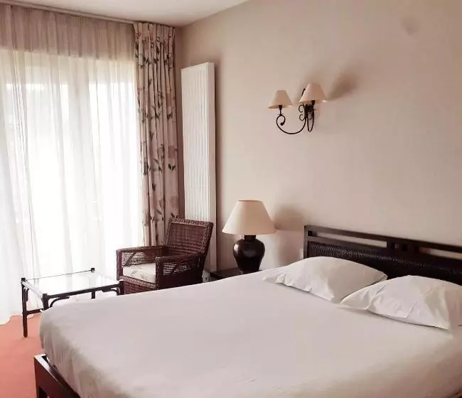 スタンダードシティビュールーム, Grand Hôtel De Solesmes   Teritoria