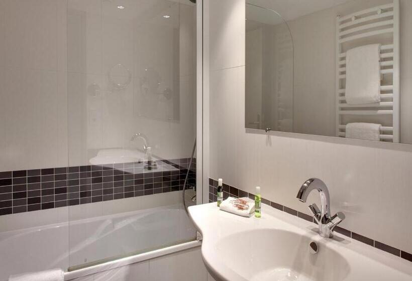 Номер Стандарт, Grand Hôtel De Solesmes   Teritoria