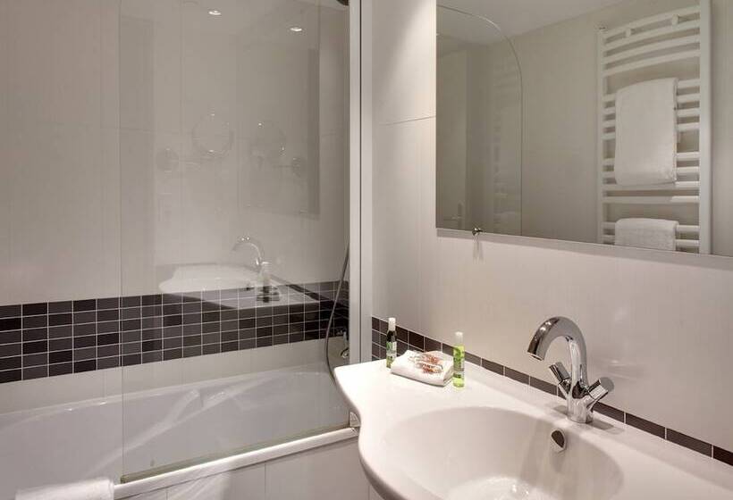 Номер Стандарт, Grand Hôtel De Solesmes   Teritoria