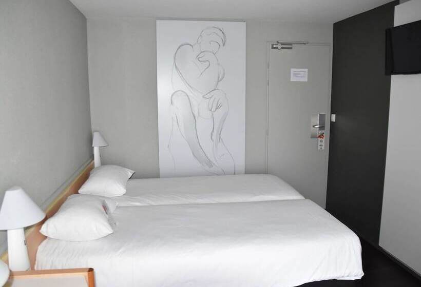 Номер Стандарт, Ibis Rochefort