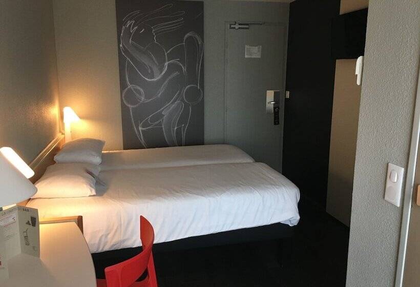 Номер Стандарт, Ibis Rochefort