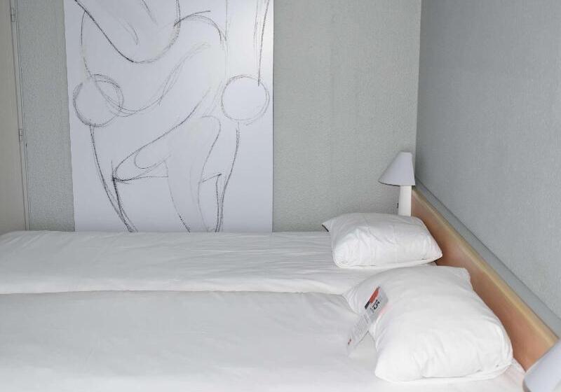 Номер Стандарт, Ibis Rochefort