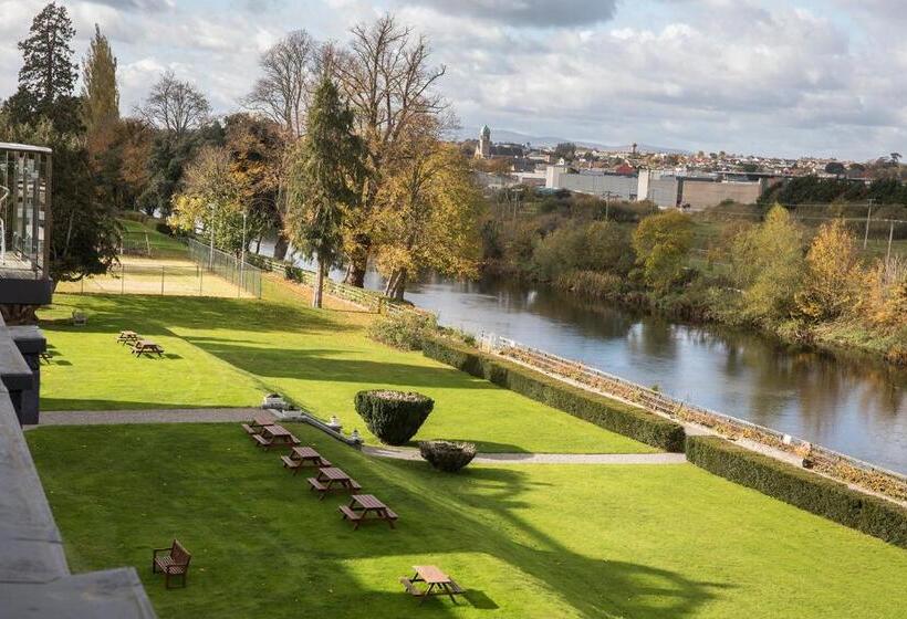 小型套房, Minella & Leisure Centre