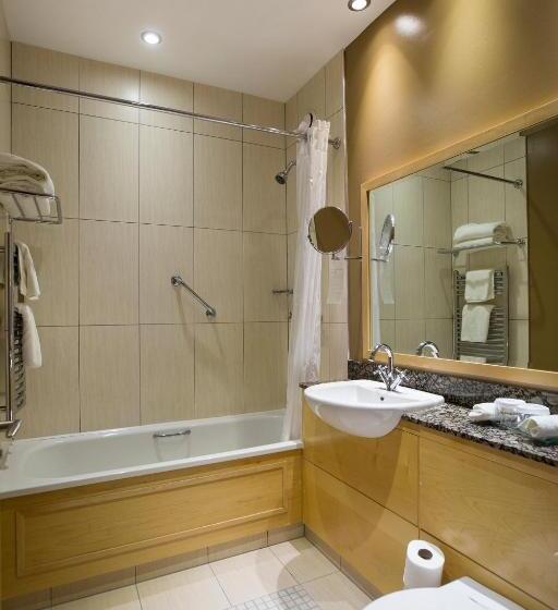 小型套房, Minella & Leisure Centre