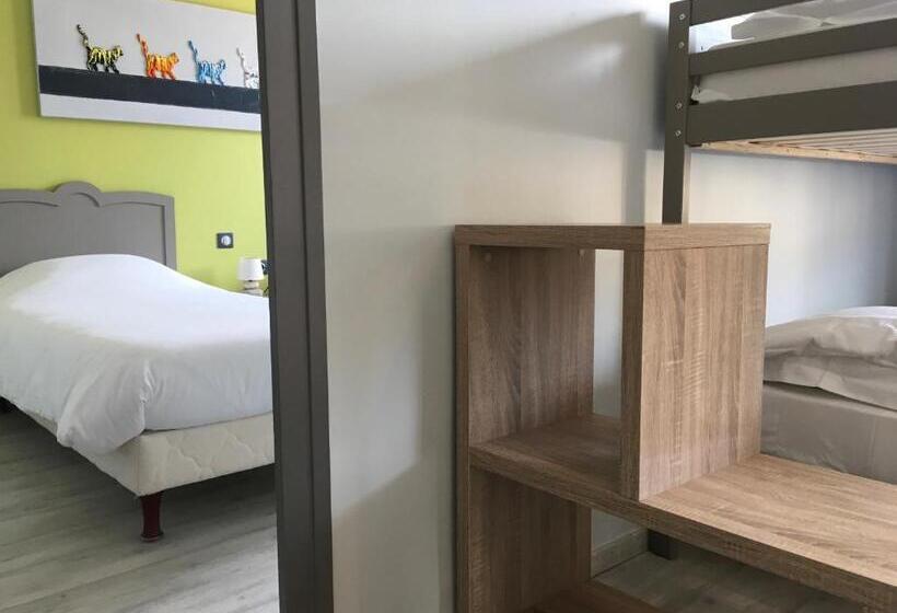 غرفة عائلية, De L Abbaye à Cluny